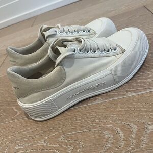 Alexander McQueen
Alexander McQueen Deck Plimsoll Lace-Up Sneakers